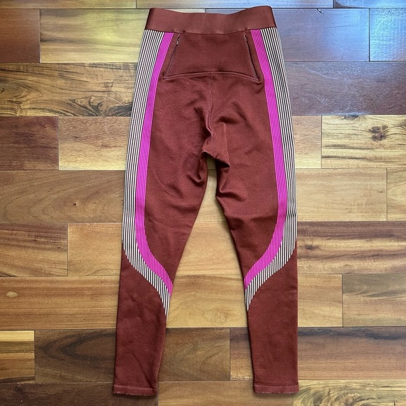 Fabletics Ultra High Waisted Seamless Stripe Leggings - Picture 8 of 10